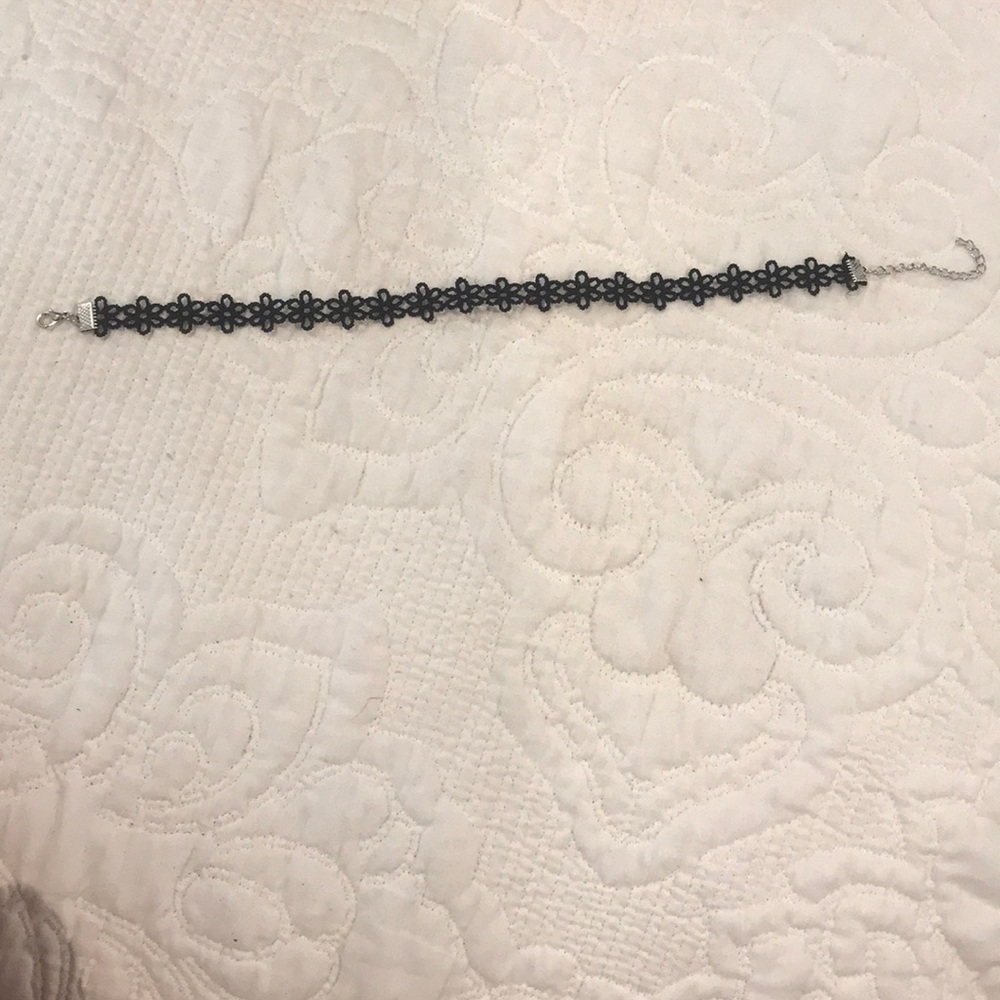 Black choker!!